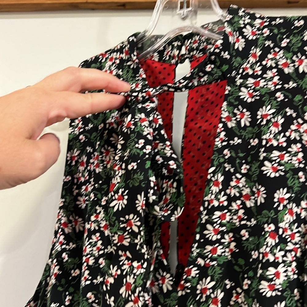 Maeve - 2, Black Floral Jumpsuit with V-Neck and Wide-Leg Design - Picture 8 of 11